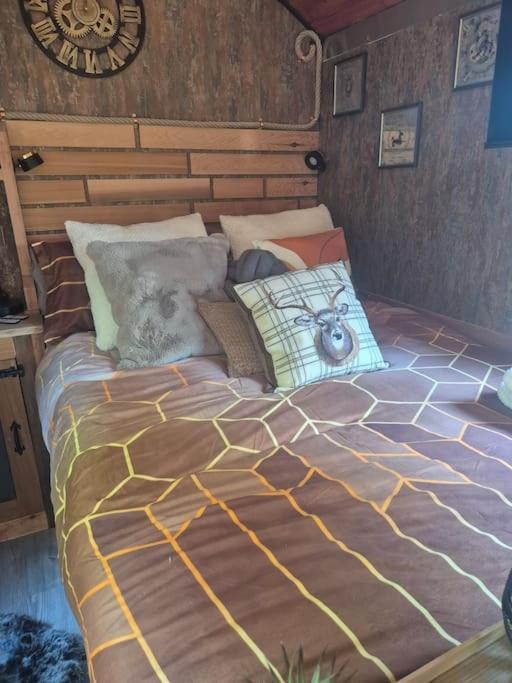 Spinney Retreats - 2 X Unique Shepherds Huts Dog Friendly 노샘프턴 외부 사진