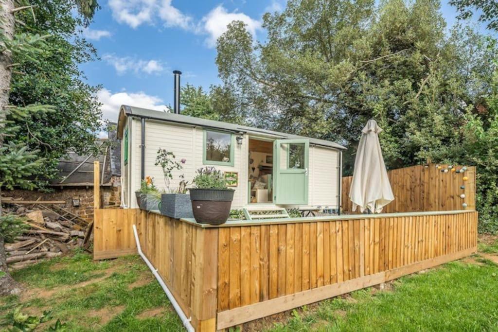 Spinney Retreats - 2 X Unique Shepherds Huts Dog Friendly 노샘프턴 외부 사진