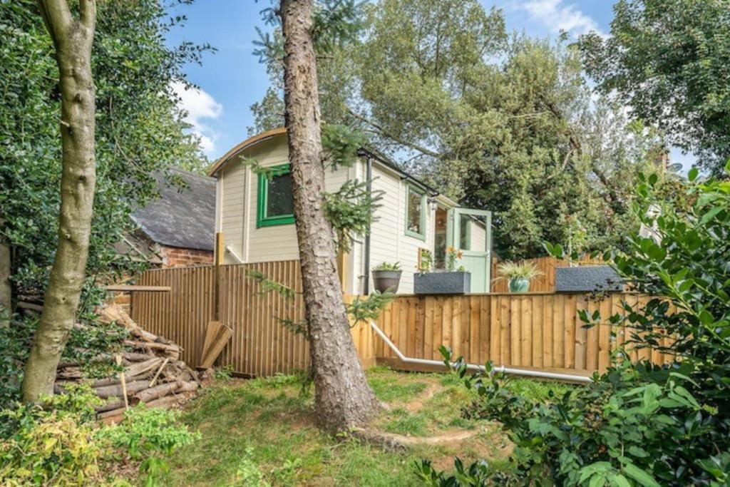Spinney Retreats - 2 X Unique Shepherds Huts Dog Friendly 노샘프턴 외부 사진
