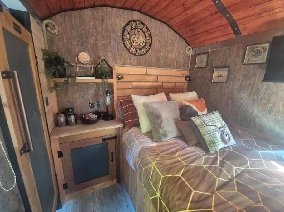Spinney Retreats - 2 X Unique Shepherds Huts Dog Friendly 노샘프턴 외부 사진